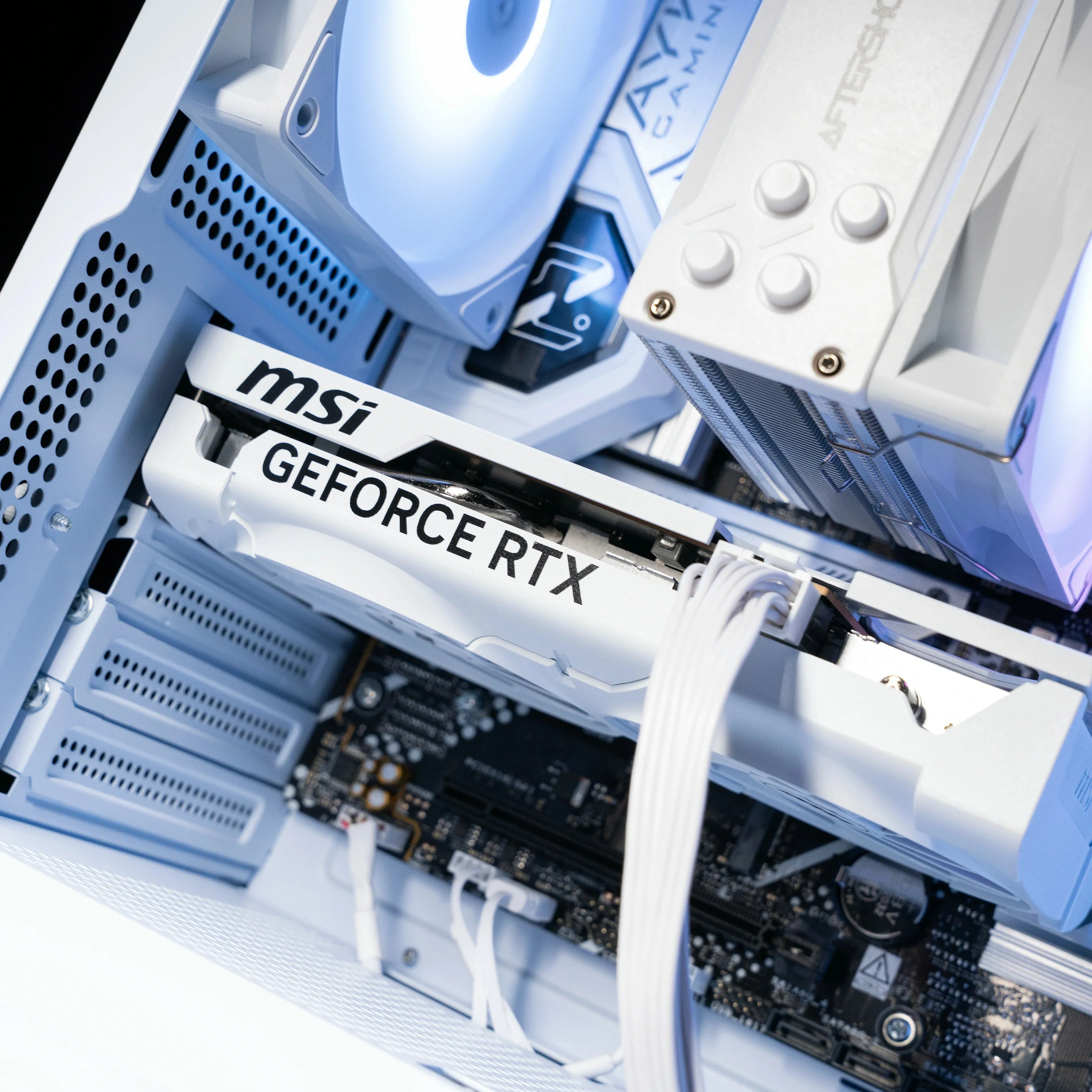 Aftershock Cloud | RTX 5060 | Ryzen 5 7500F | Desktop Gaming PC - Image 2