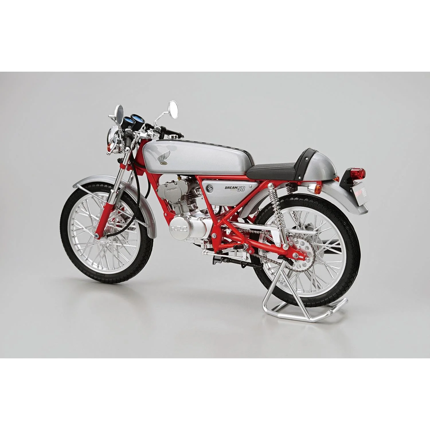 Aoshima 1/12 Honda Dream 50 97 Custom - Image 2