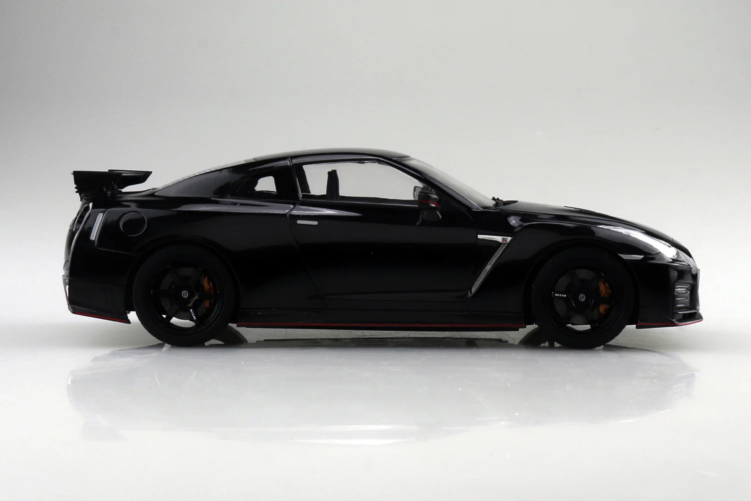 Aoshima 1/24 SNAP R35 NISSAN GT-R Nismo 2017 Meteor Flake Black Pearl - Image 4