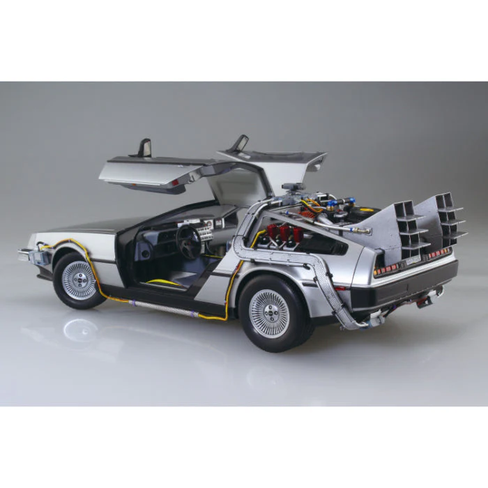 Aoshima 1/24 Time Machine from Back to the Future Part I - Image 4