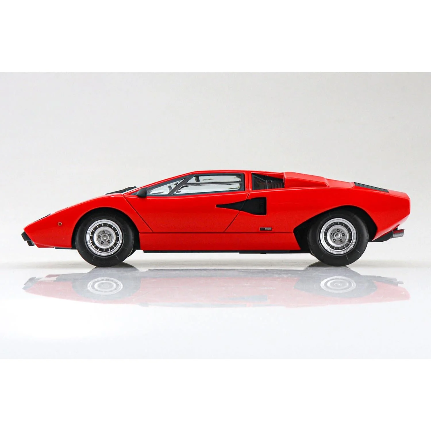 Aoshima 1/32 Snap Lamborghini Countach Lp400 (Red) - Image 3