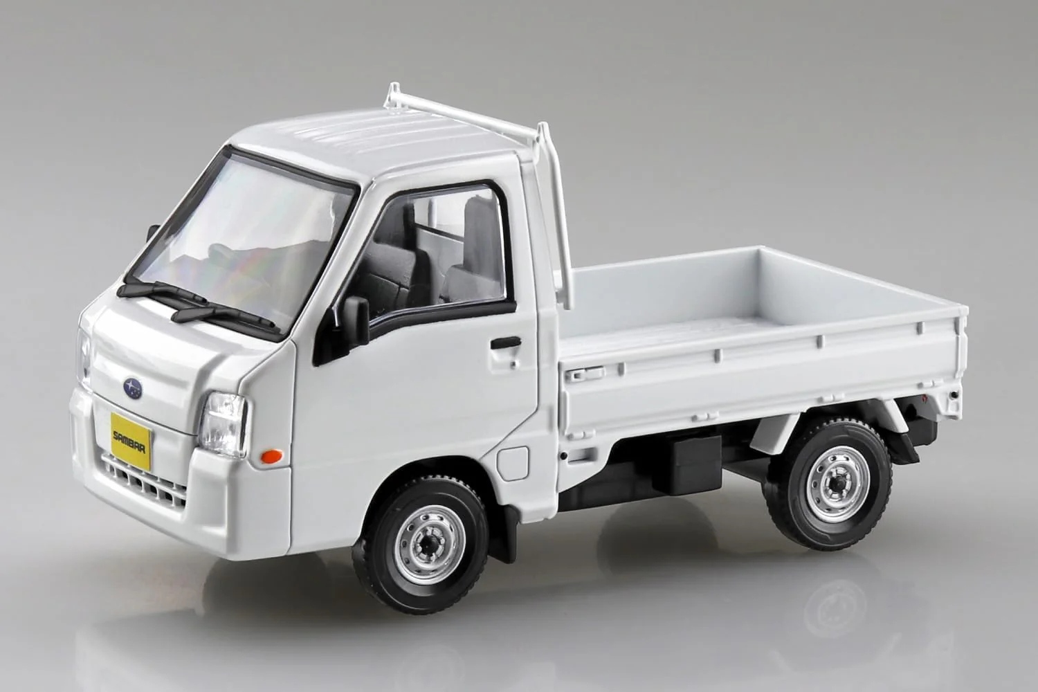 Aoshima 1/32 Snap Subaru Sambar Truck (Frost White) - Image 3