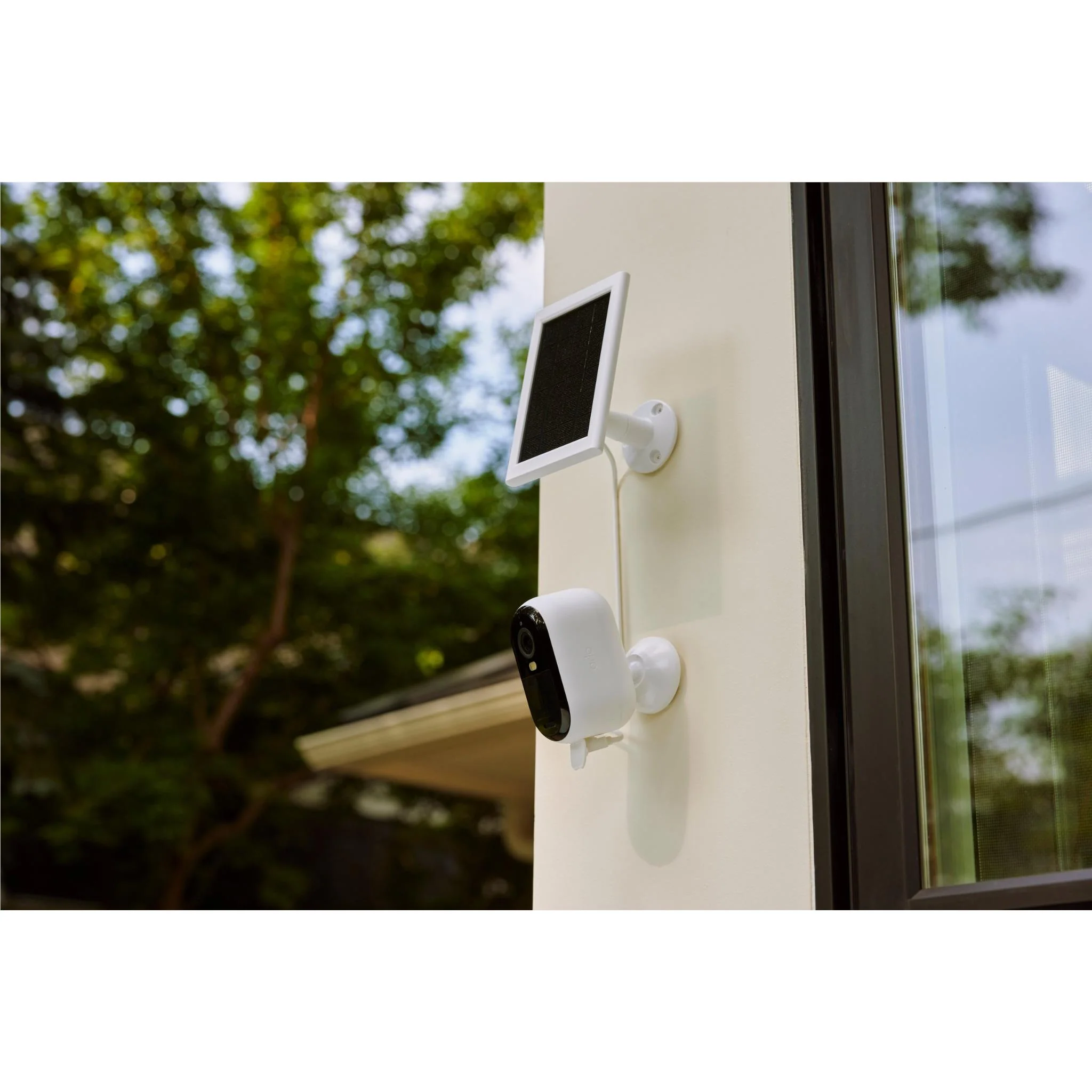 Arlo Essential Security Camera Kit with Solar Panel + 6M Subscription (4 Pack) - Image 4