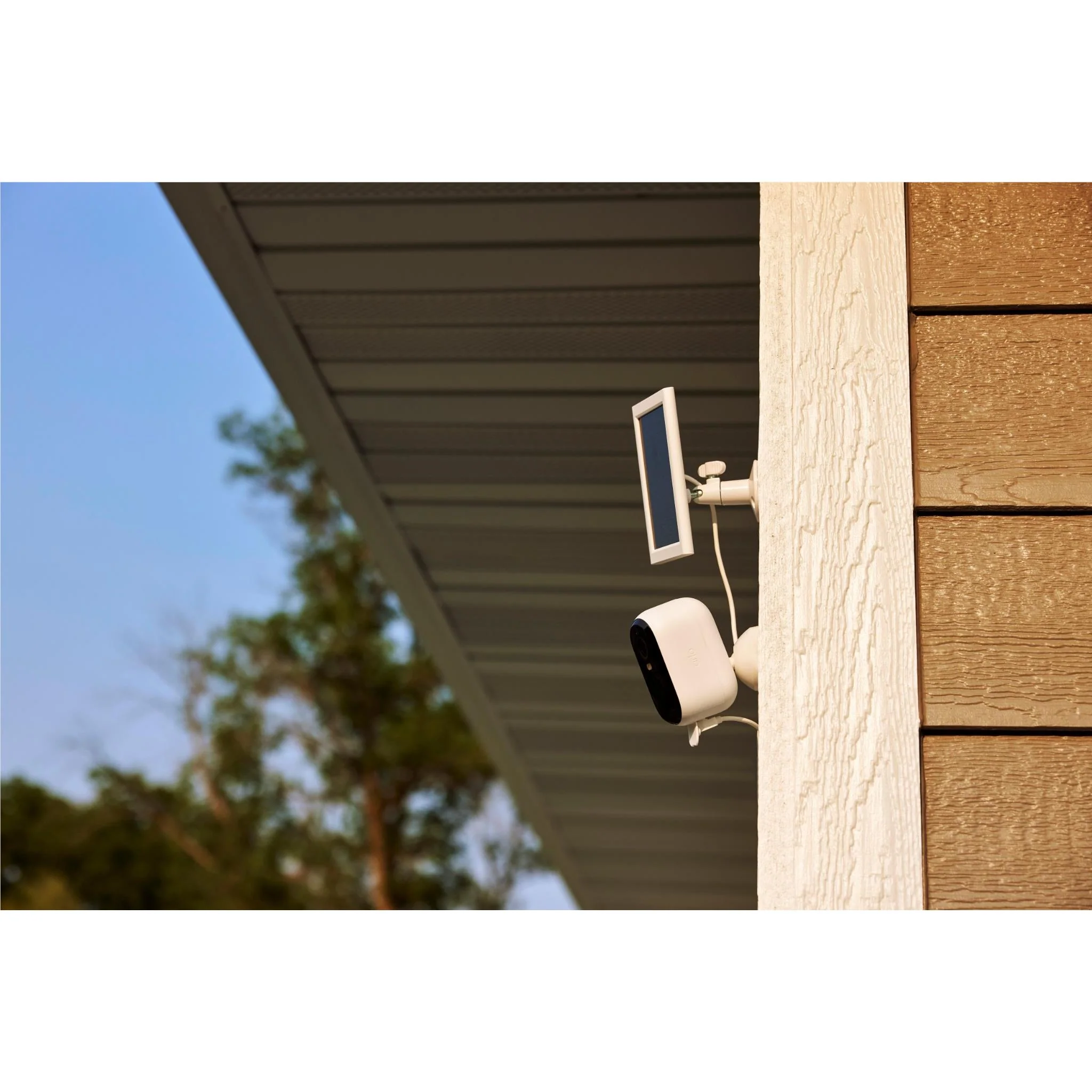 Arlo Essential Security Camera Kit with Solar Panel + 6M Subscription (4 Pack) - Image 6