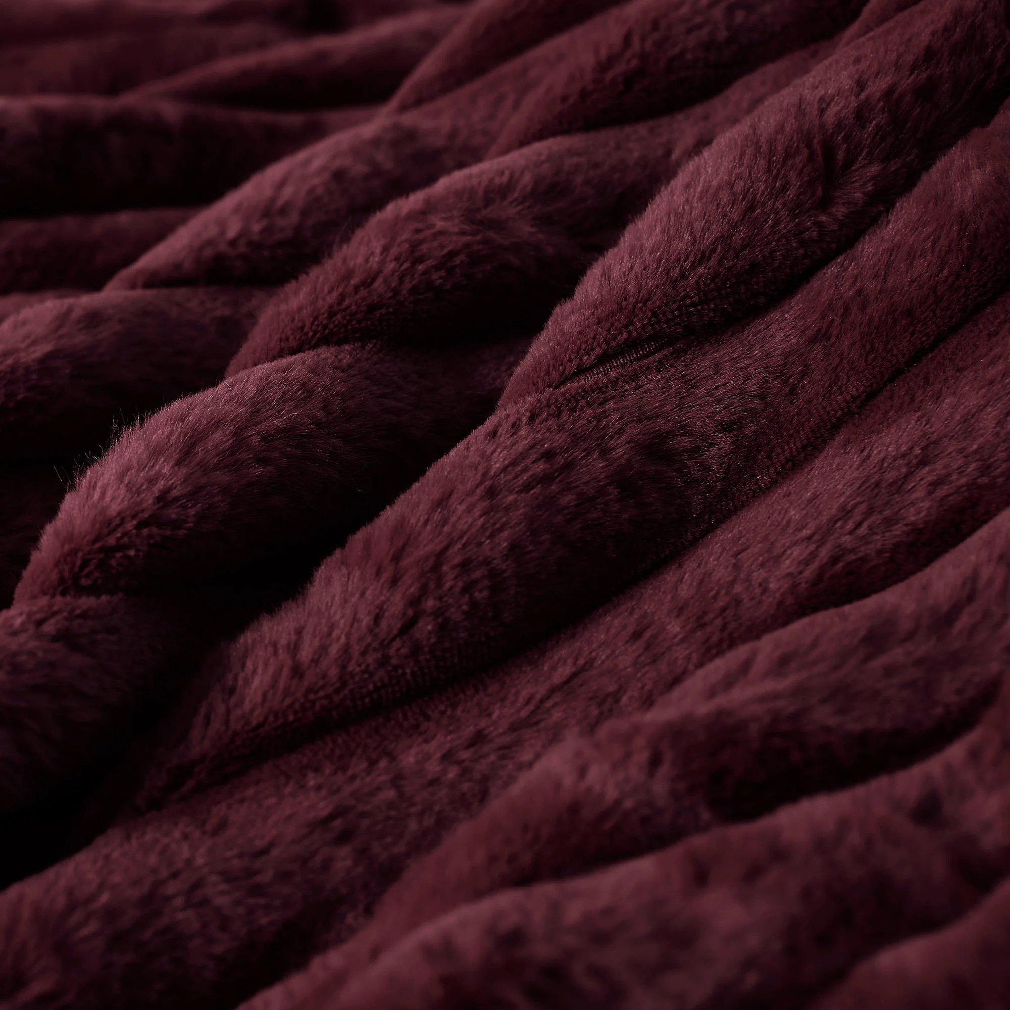 Dreamaker Chunky Embossed Heated Throw - Cherry - Image 3