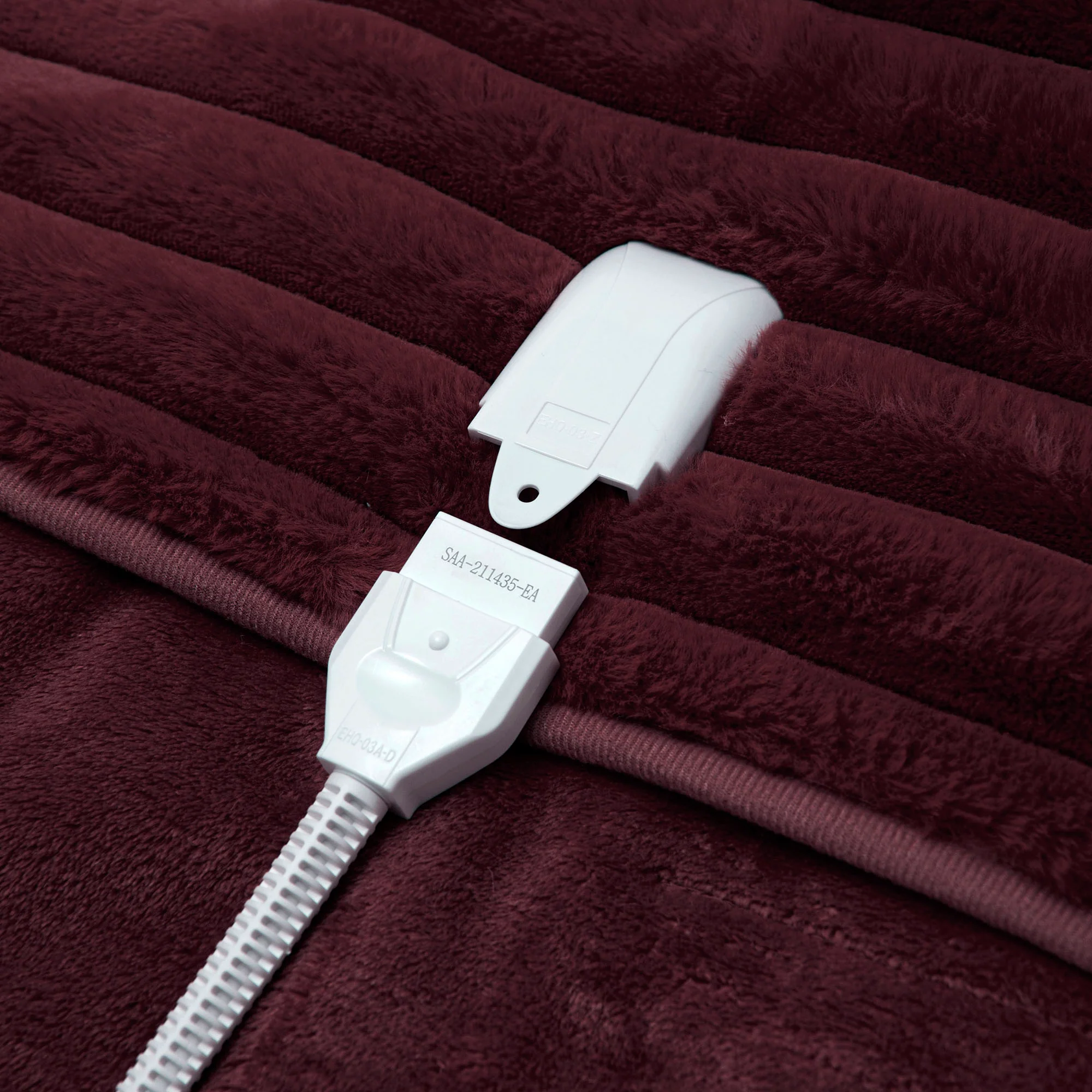 Dreamaker Chunky Embossed Heated Throw - Cherry - Image 6