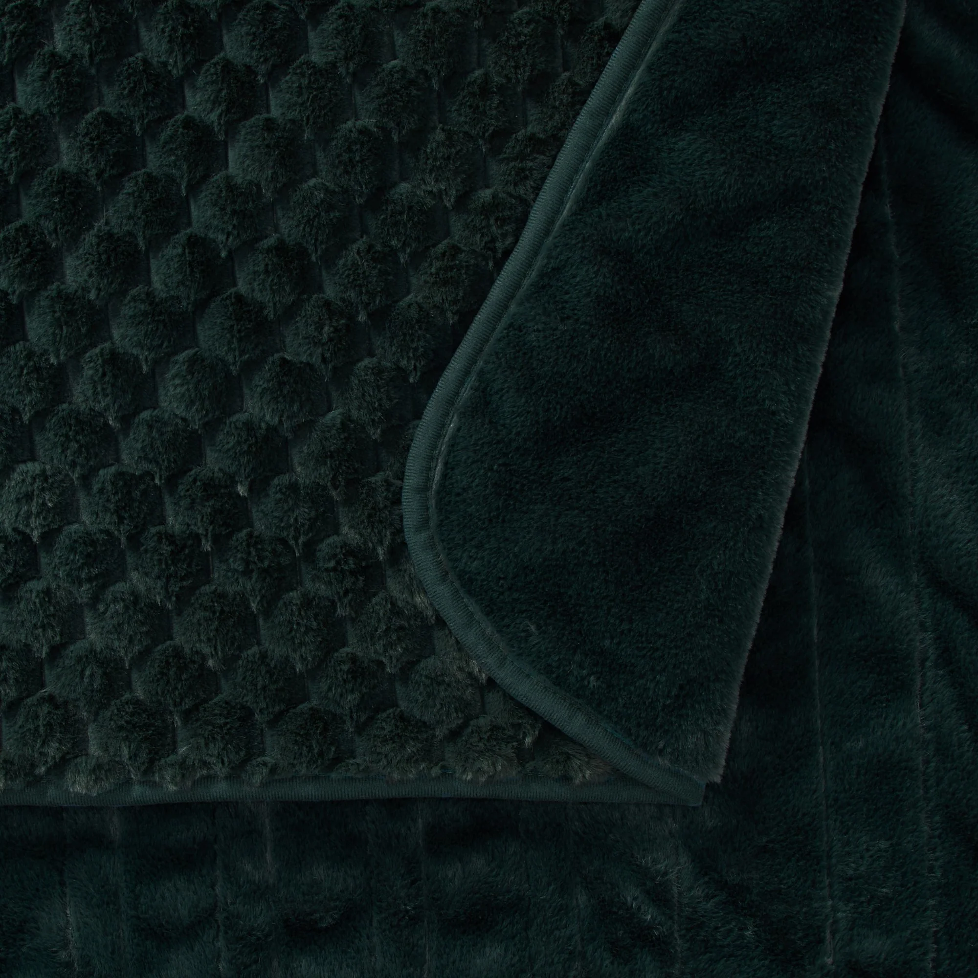 Dreamaker Emmett Textured Faux Fur Heated Throw [130x160cm] (Deep Teal) - Image 3