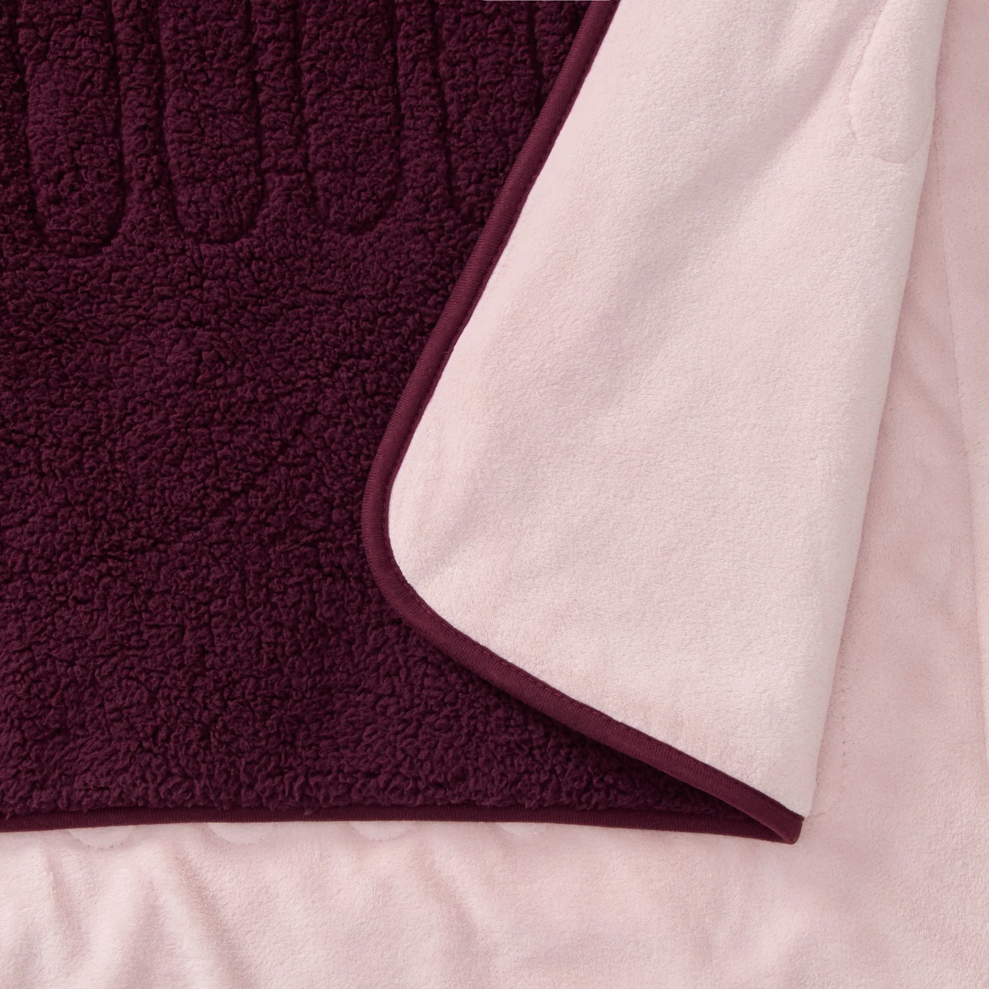 Dreamaker Eve Reversible Sherpa and Coral Fleece Heated Throw [130x160cm] (Cherry/Blush) - Image 3