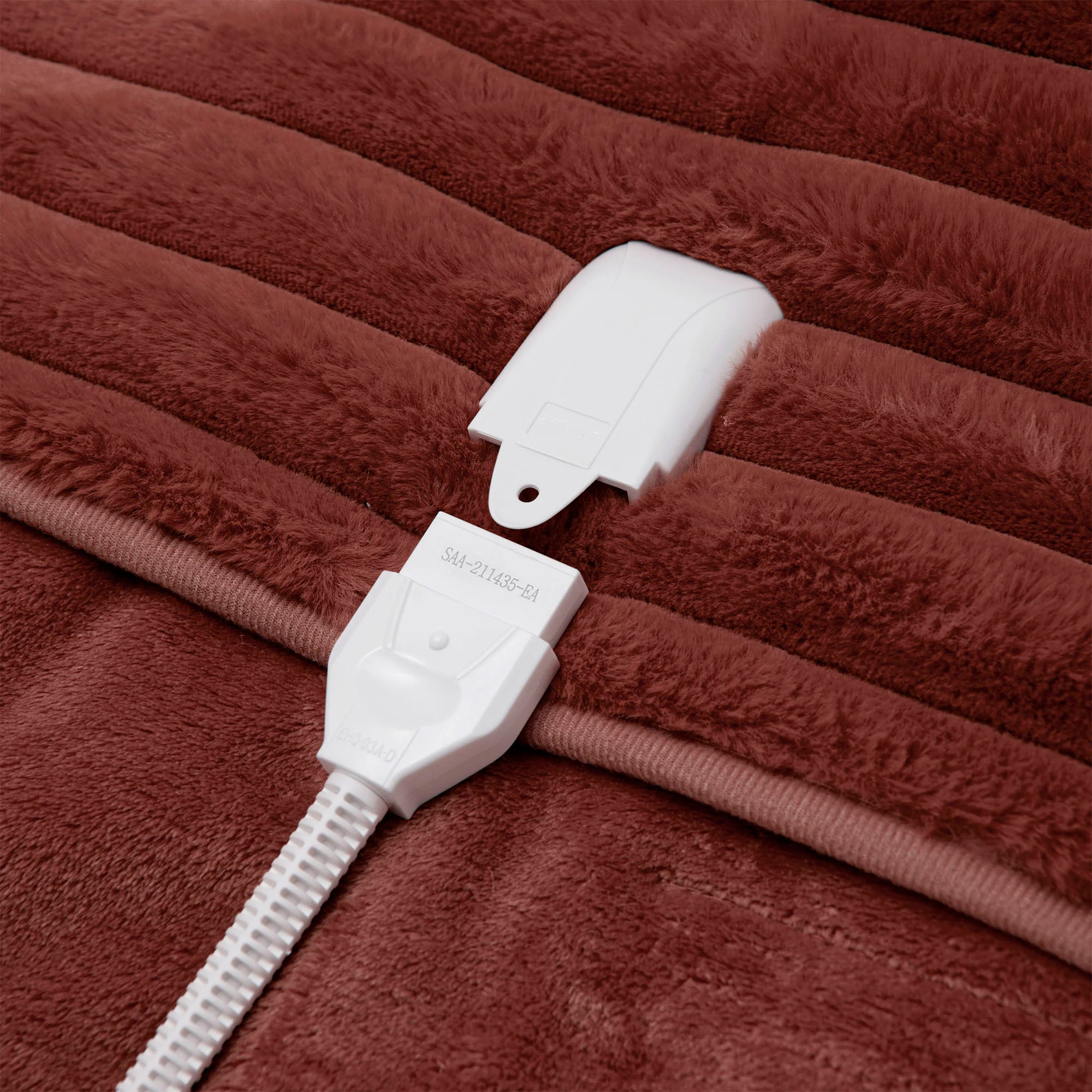 Dreamaker Heated Throw 180×200 (Rust) - Image 6