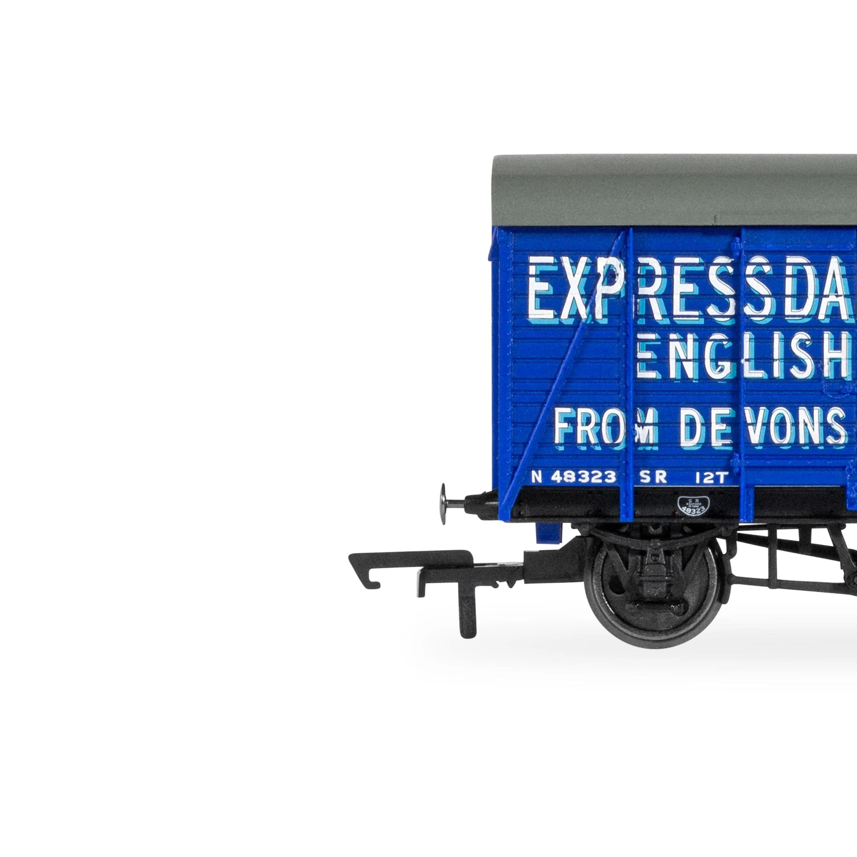 Hornby OO SR Express Dairies Box Van 48323 - Image 3