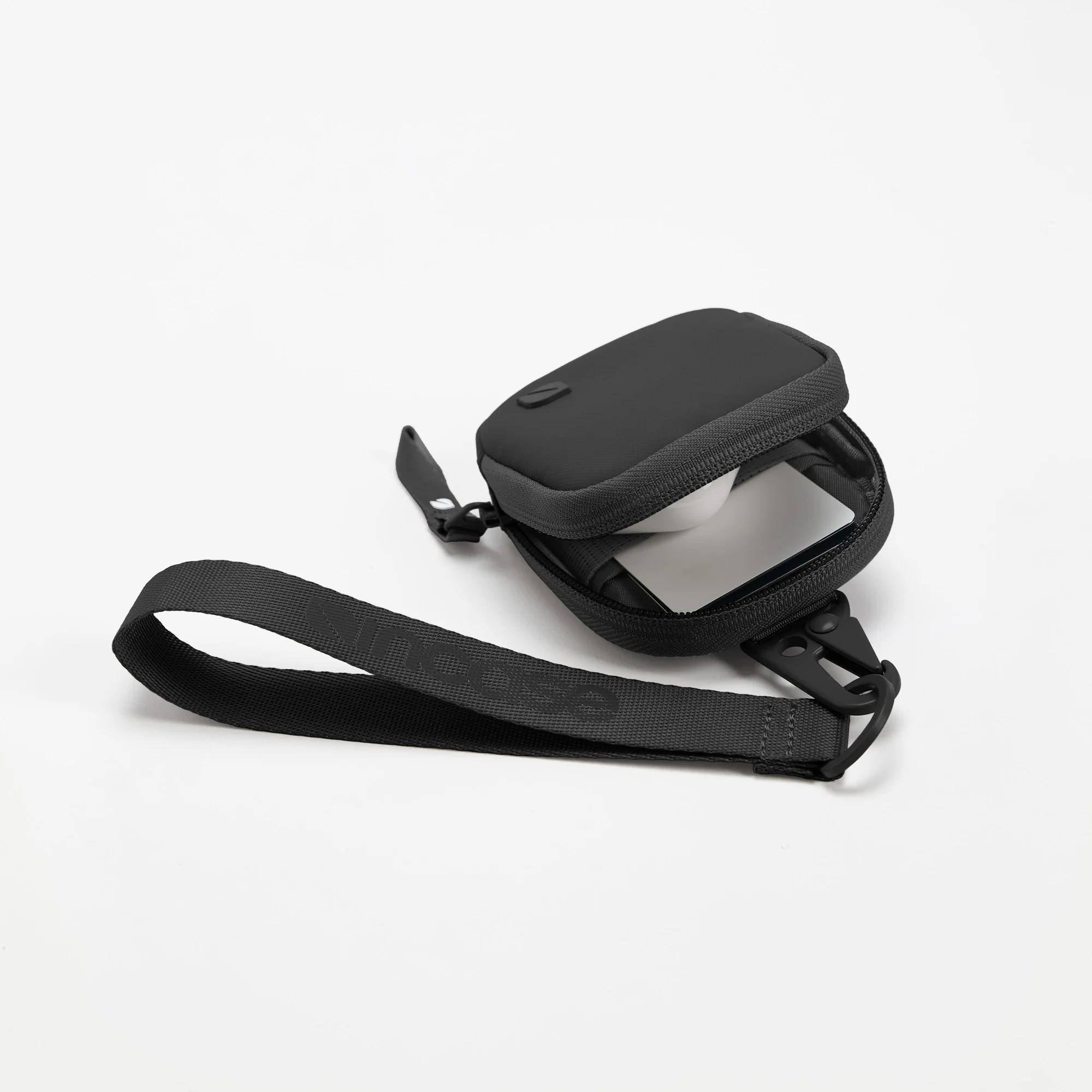 Incase A.R.C. Compact Pouch - Black - Image 2