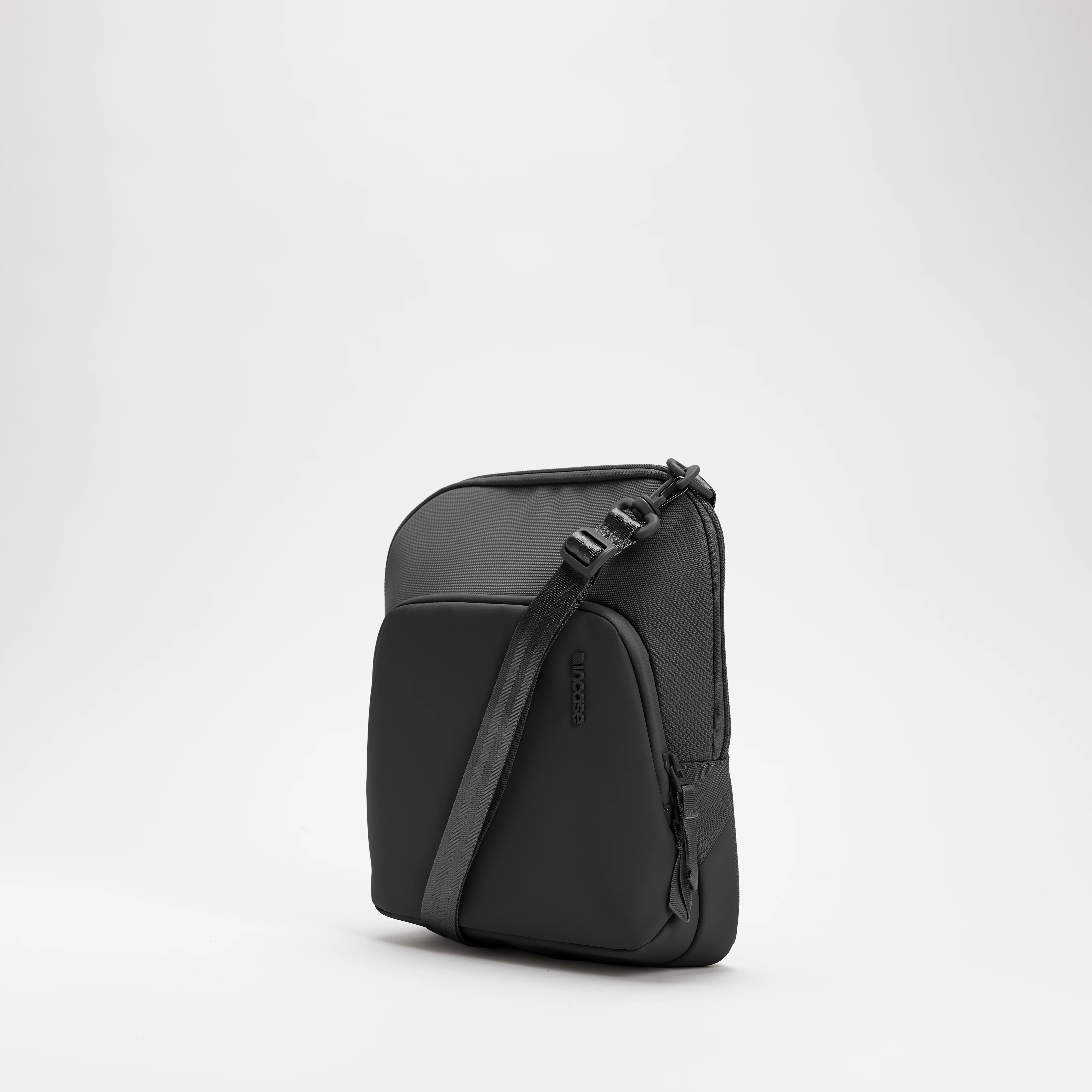 Incase A.R.C. Crossbody Bag - Black - Image 2