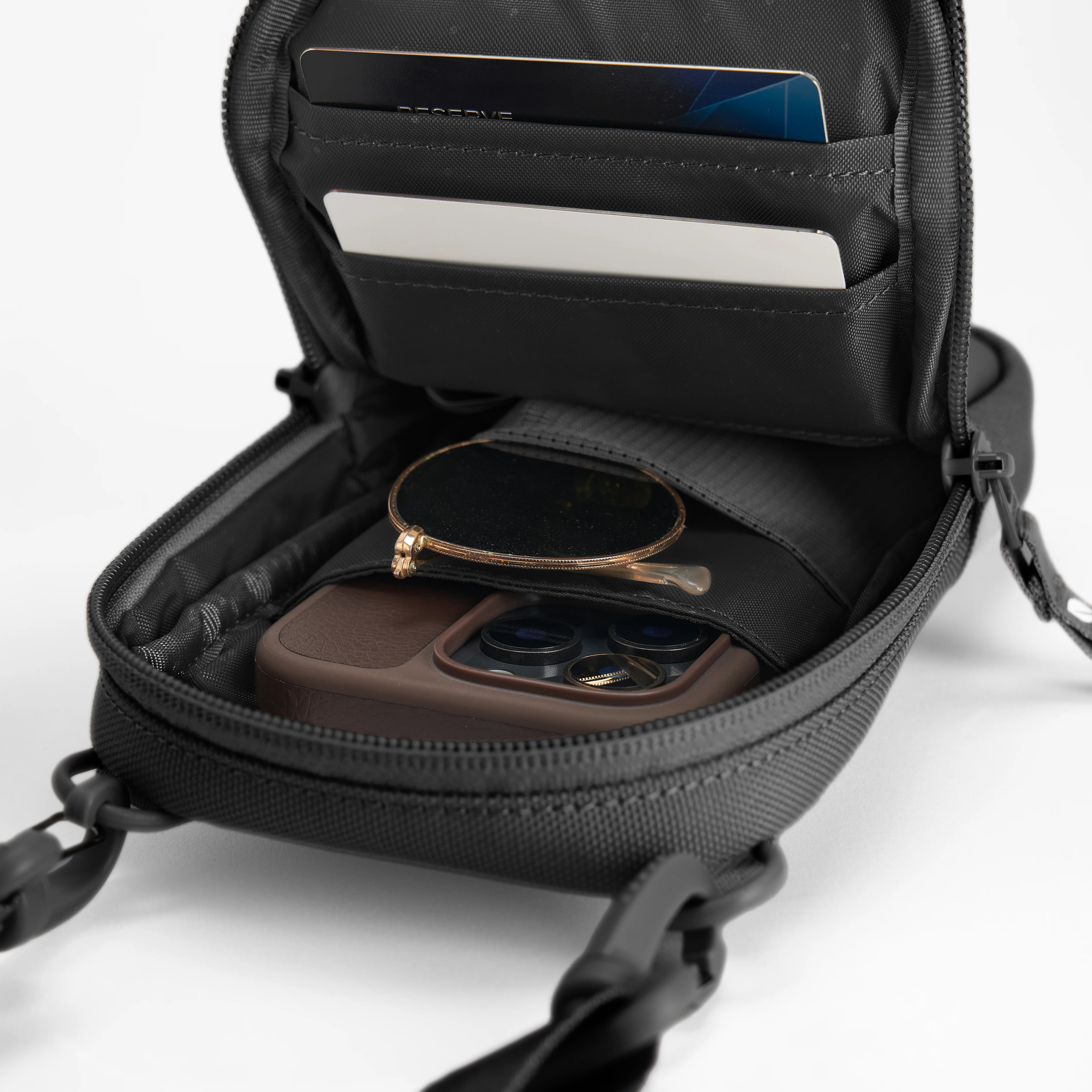 Incase A.R.C. Small Crossbody Bag - Black - Image 2