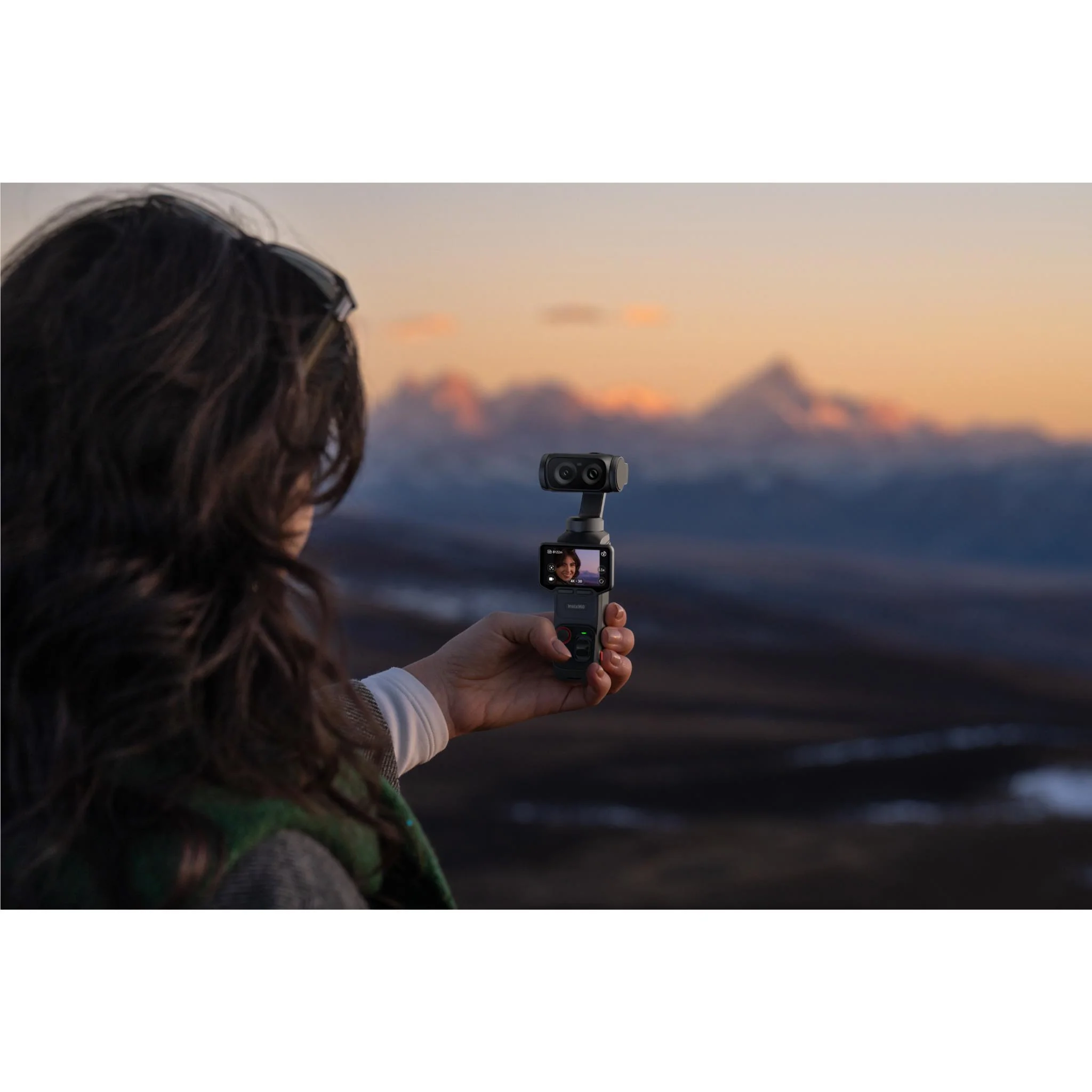 Insta360 Luna Ultra Ultra 8K Gimbal Camera Creator Bundle (Cosmic Black) - Image 7