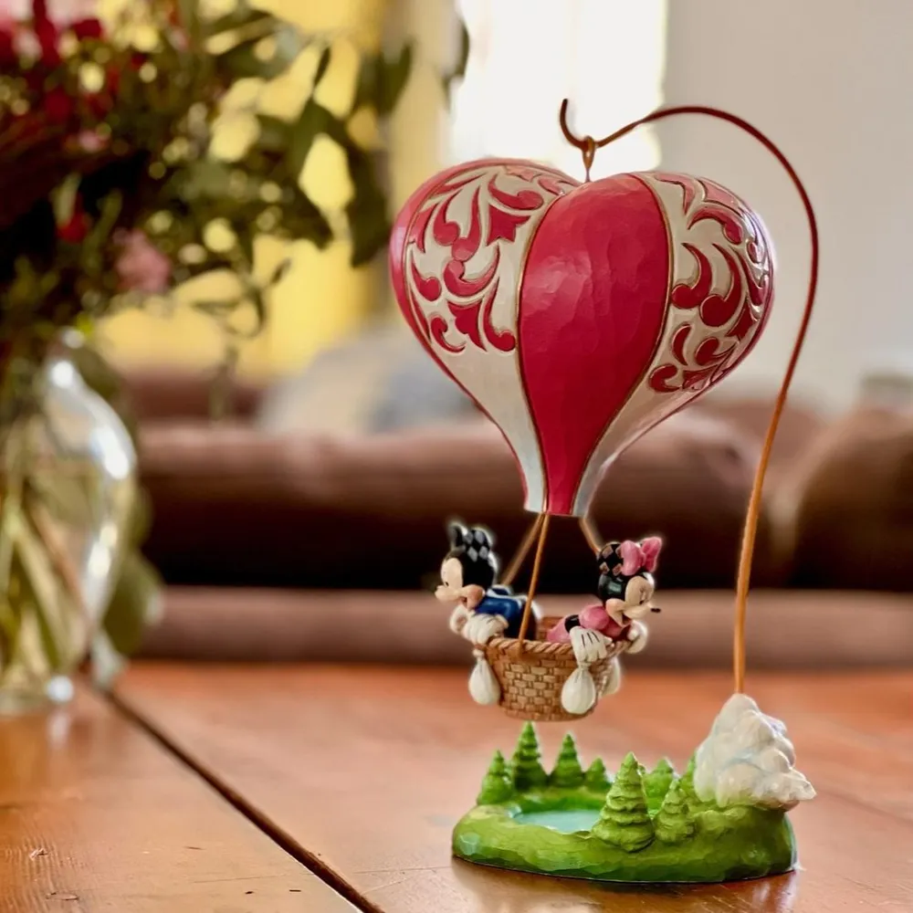 Jim Shore Disney Traditions - Mickey and Minnie - Love Takes Flight - Image 5