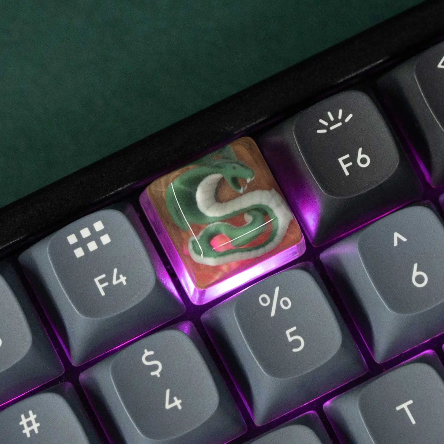 Keychron Magic Animal Green Snake Resin Artisan Keycap 1u - Image 4