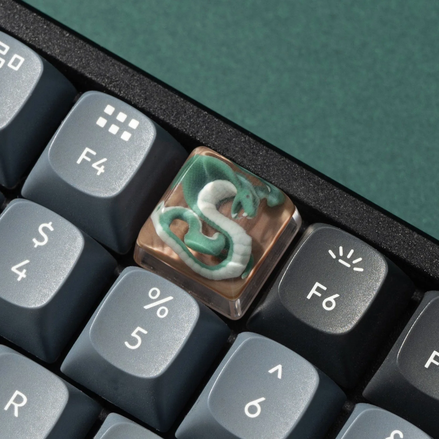 Keychron Magic Animal Green Snake Resin Artisan Keycap 1u - Image 5