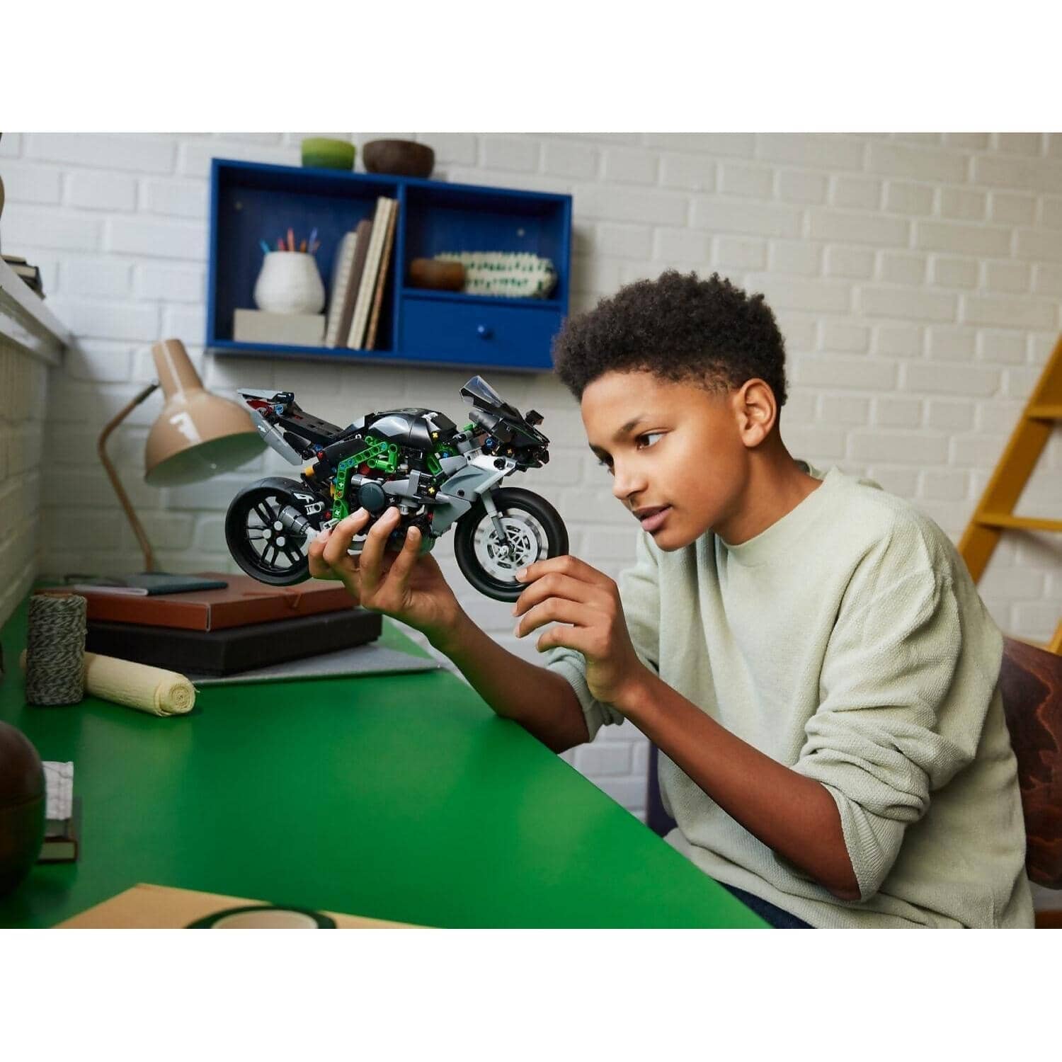 LEGO 42170 Kawasaki Ninja H2R Motorcycle - Technic - Image 6