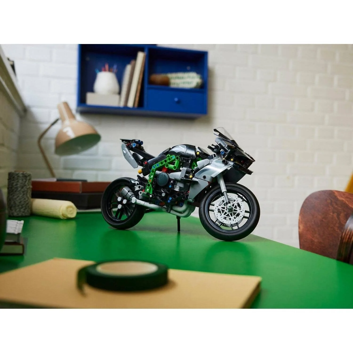 LEGO 42170 Kawasaki Ninja H2R Motorcycle - Technic - Image 7