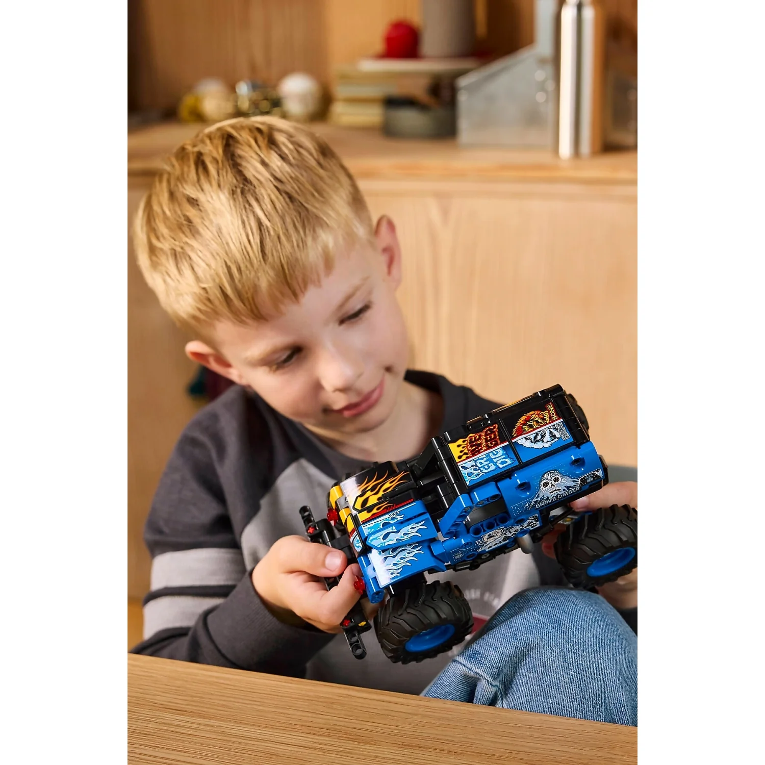 LEGO 42219 Monster Jam Grave Digger Fire and Ice - Technic - Image 8