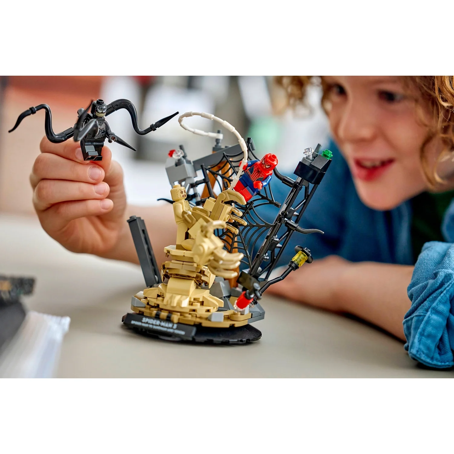 LEGO 76334 Epic Battle: Spider-Man vs. Sandman - Marvel Super Heroes - Image 5