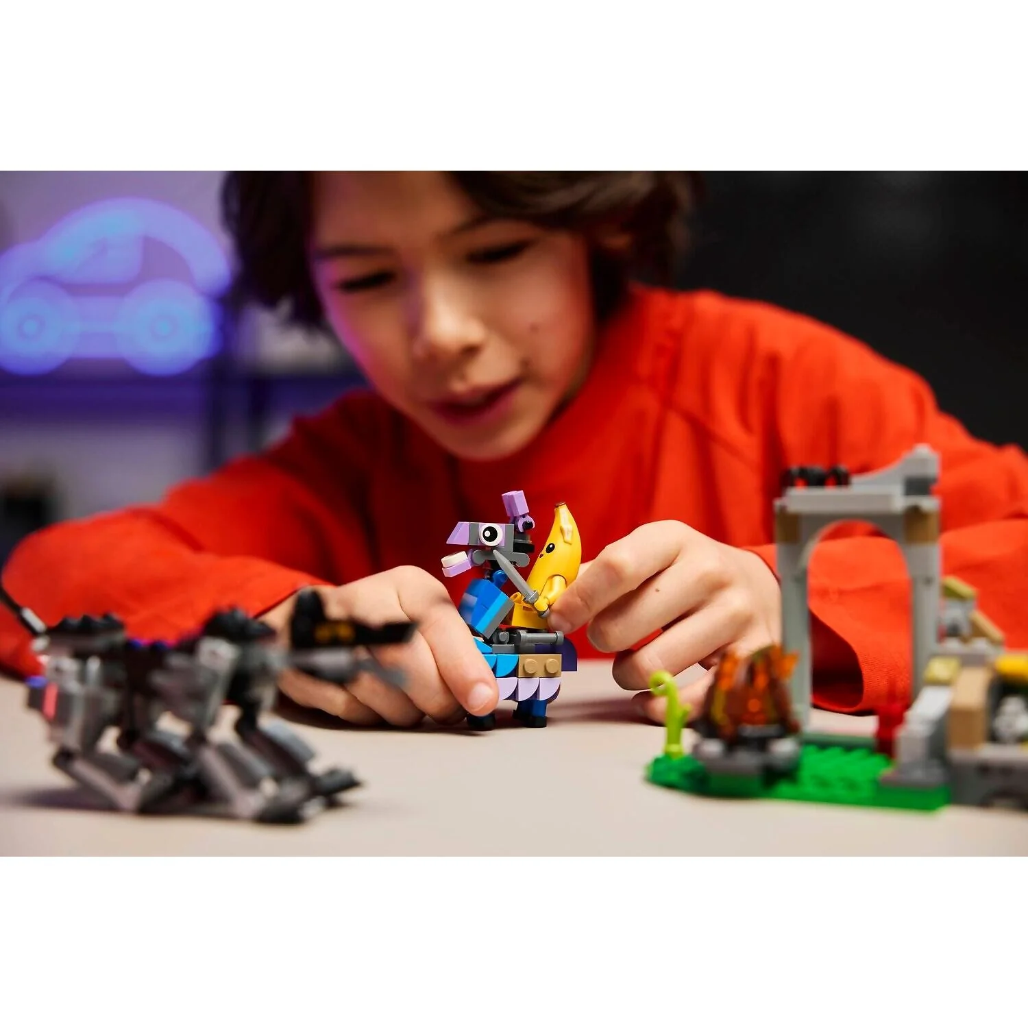 LEGO 77075 Peely & Sparkplug's Camp - Fortnite - Image 3