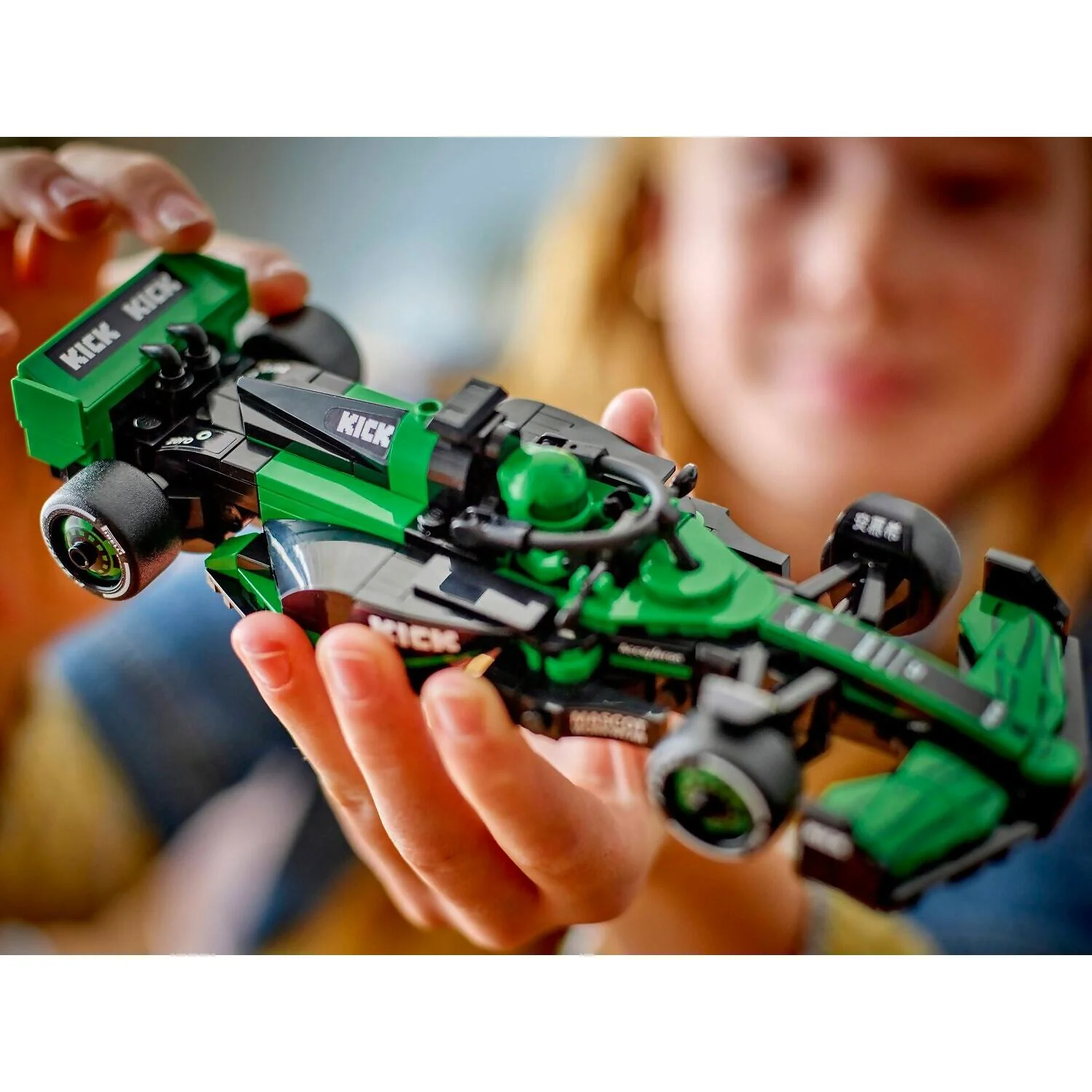 LEGO 77247 KICK Sauber F1® Team C44 Race Car - Speed Champions - Image 8