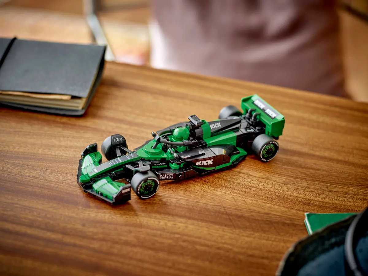 LEGO 77247 KICK Sauber F1® Team C44 Race Car - Speed Champions - Image 9