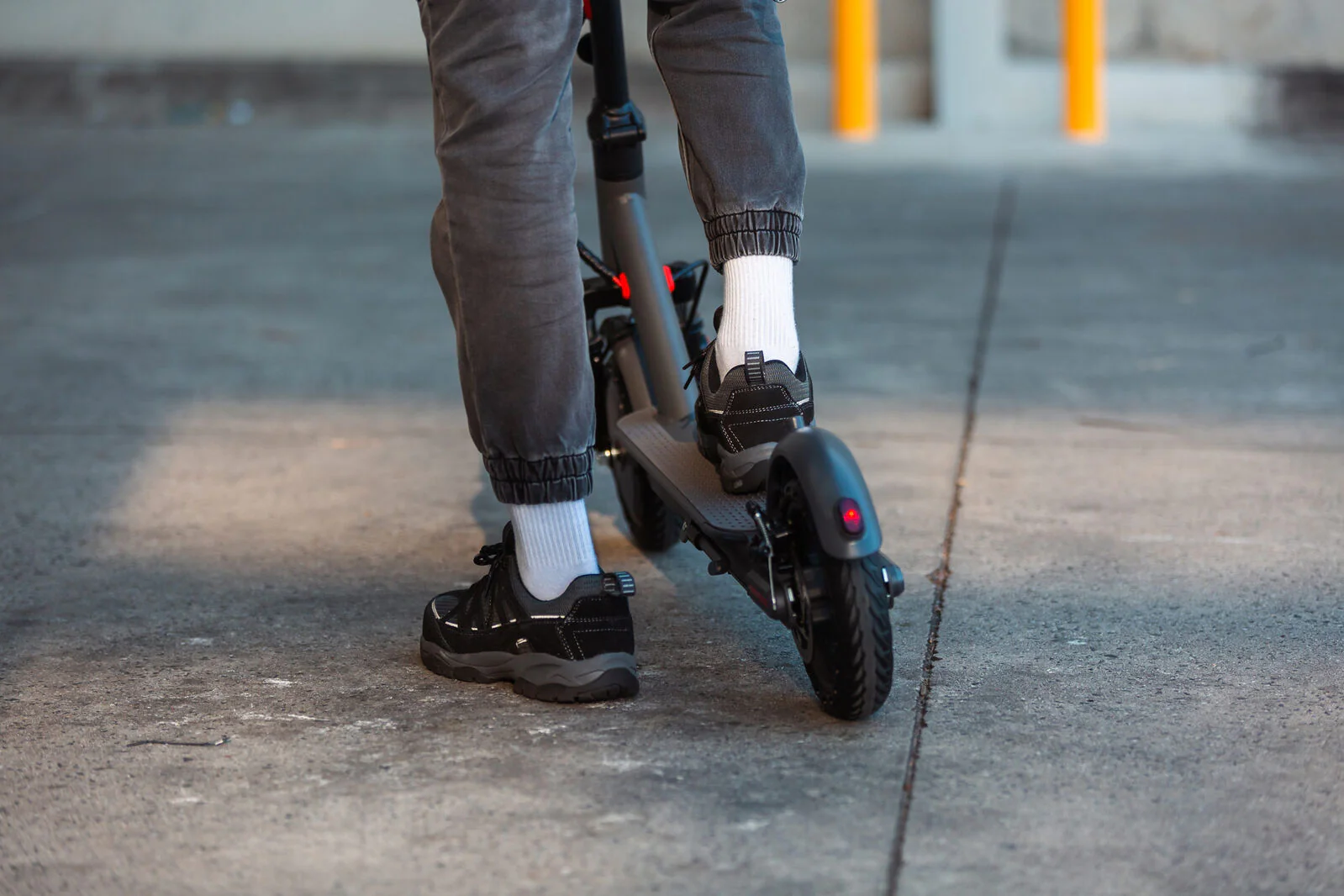 Lenoxx Electric Scooter, 350W Motor, 8.5 inch Tyres, Front Suspension, Smart App - Image 7