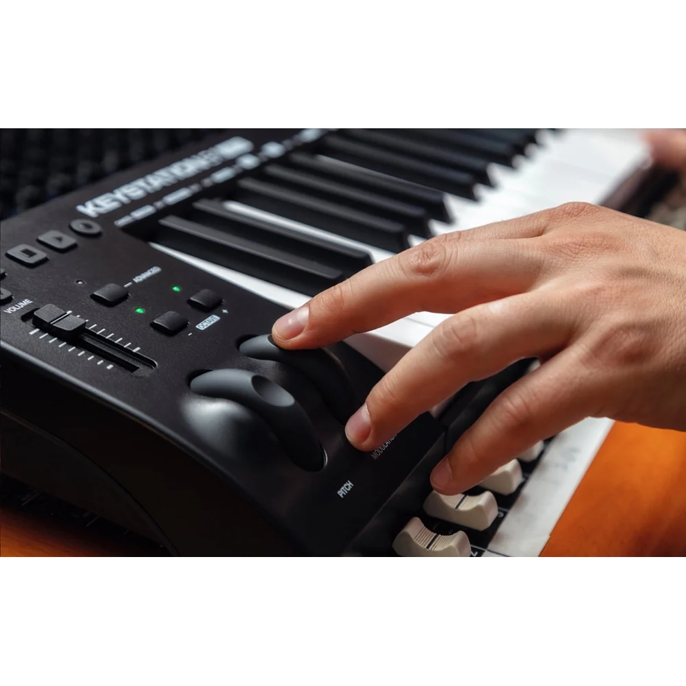 M-Audio Semi-Weighted MK3 Keystation Electronic Keyboard USB-MIDI Connect 61 Key - Image 5