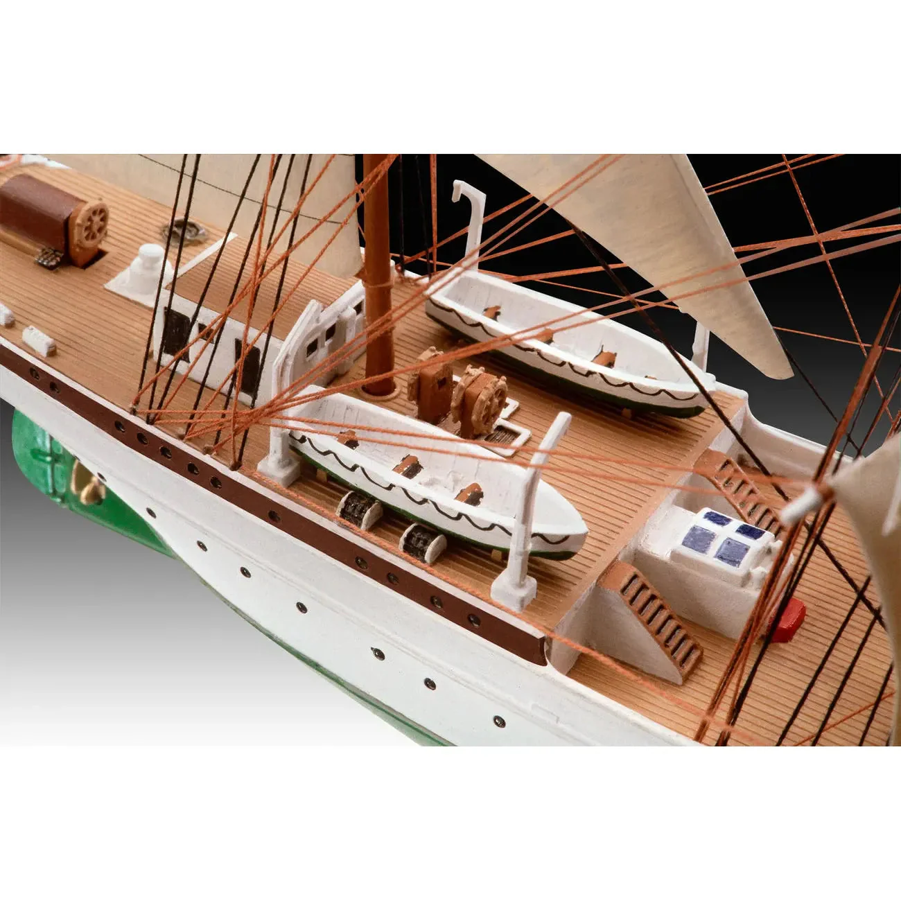 Revell 1/350 Model Set Gorch Fock - Image 3