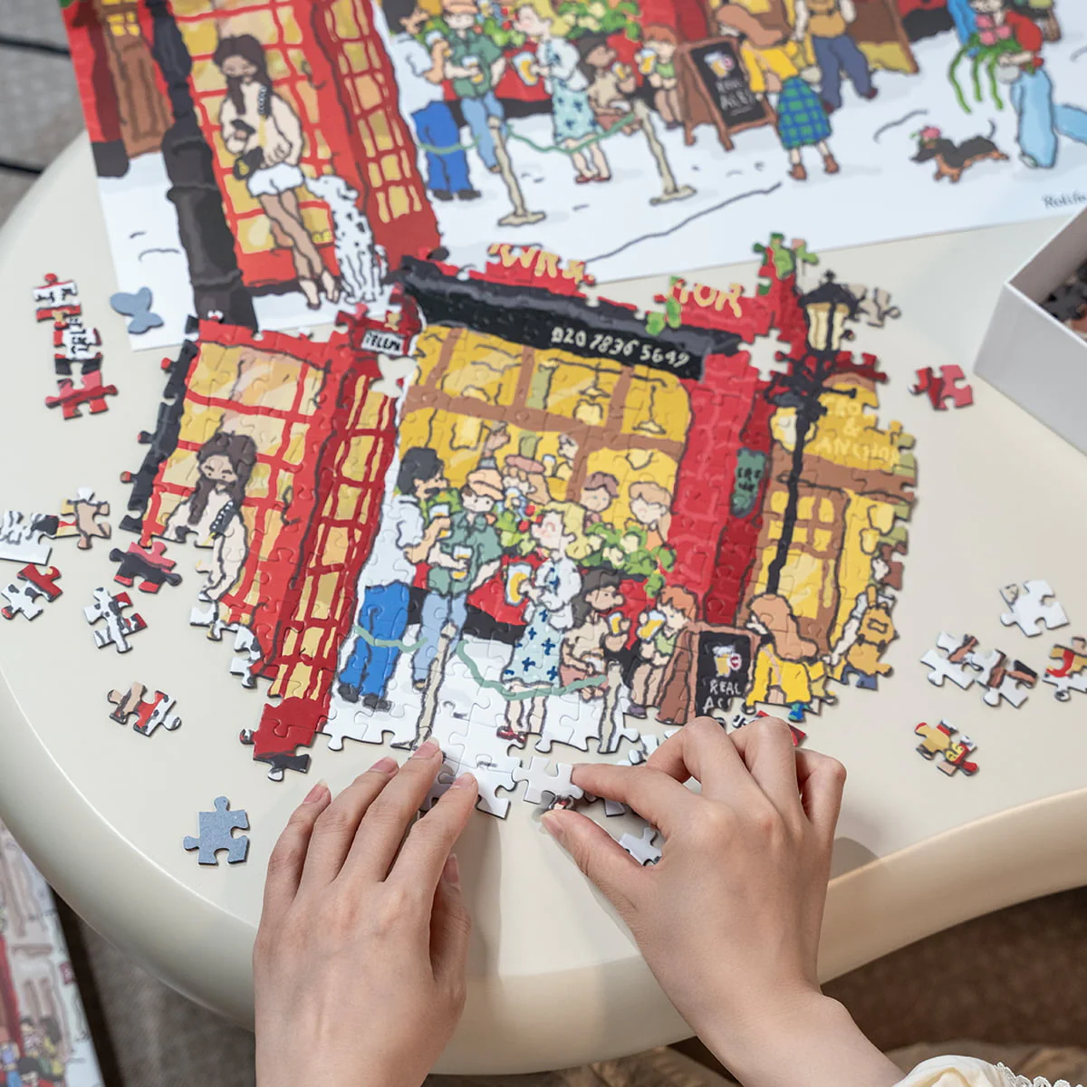 Robotime 1000-Pieces Welcome to Covent Garden Puzzle - Image 4