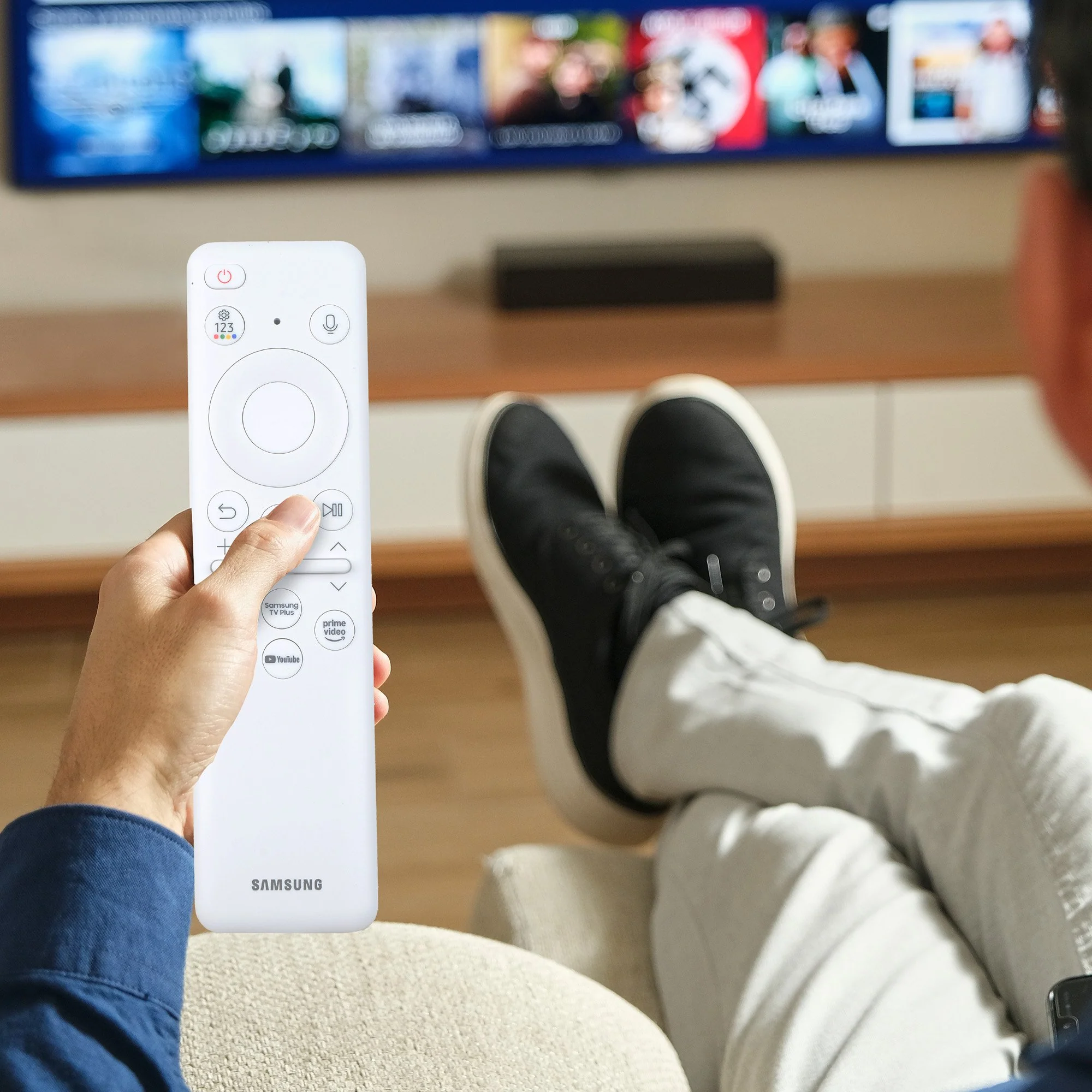 Samsung Solar Powered Smart TV Remote Control Voice Function BN59-01494E - Image 3
