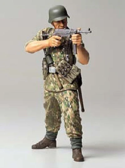 Tamiya 1/16 WWII German Elite Infantry Man - Image 2