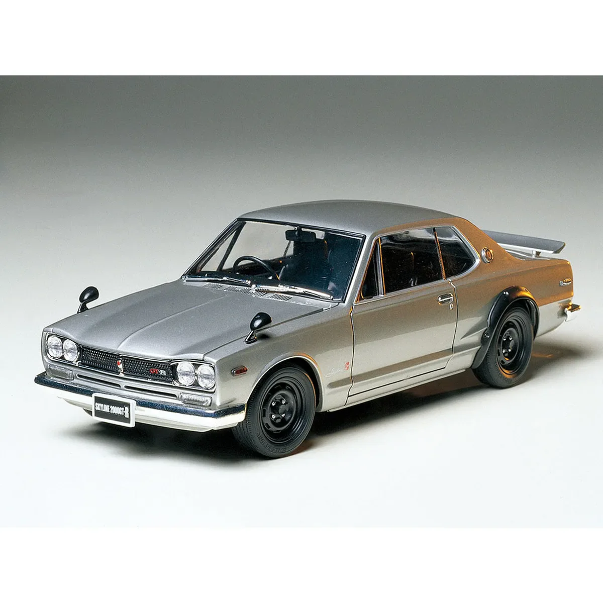 Tamiya 1/24 Nissan Skyline 2000 GT-R Hard Top Scaled Plastic Model Kit - Image 2