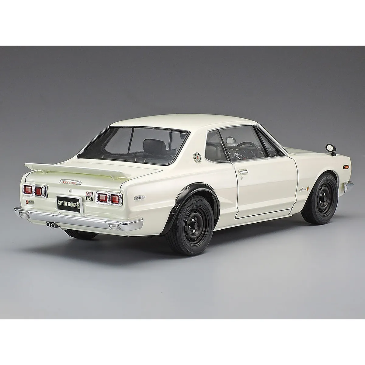 Tamiya 1/24 Nissan Skyline 2000 GT-R Hard Top Scaled Plastic Model Kit - Image 3