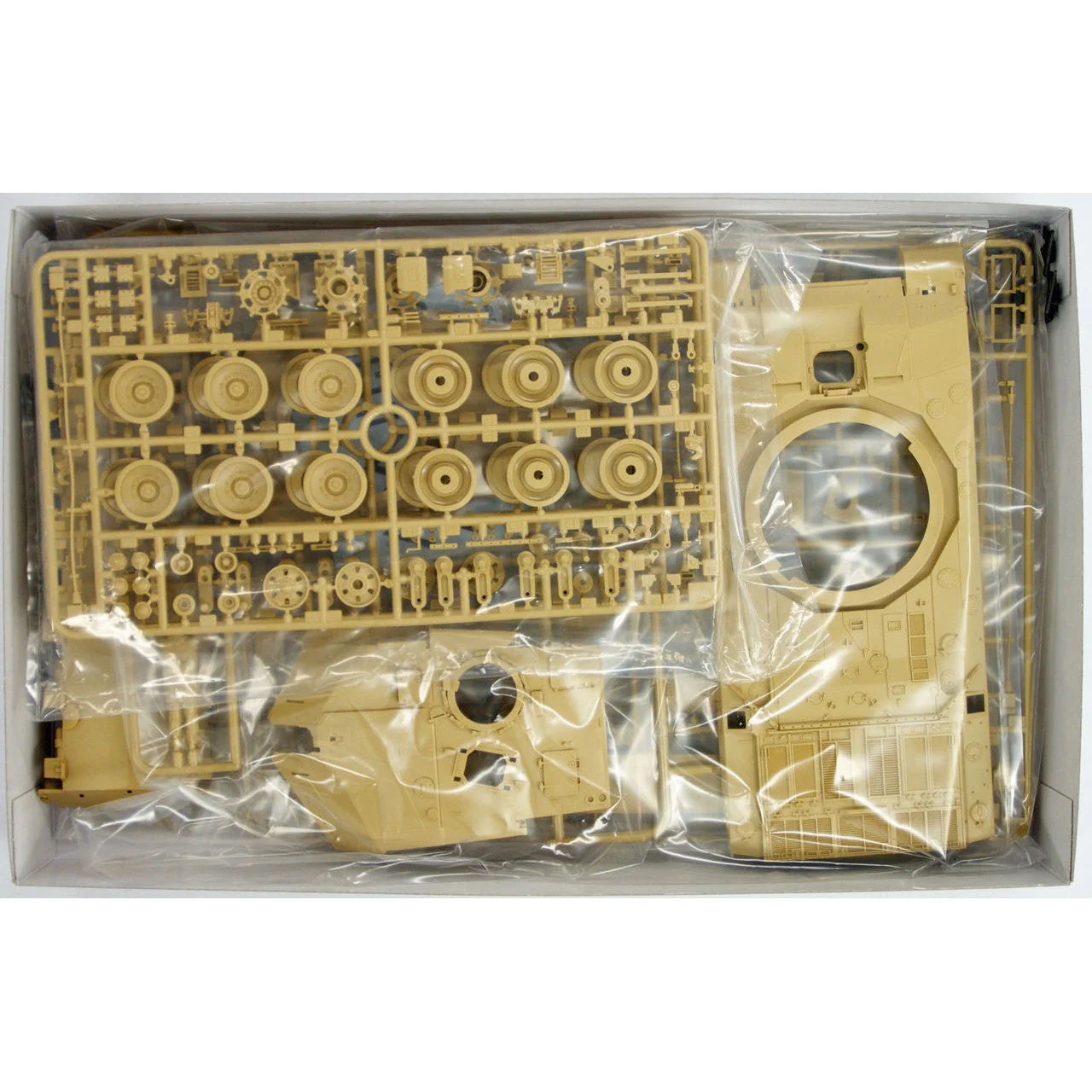 Tamiya 1/35 British Main Battle Tank Challenger 1 Mk.3 - Image 4