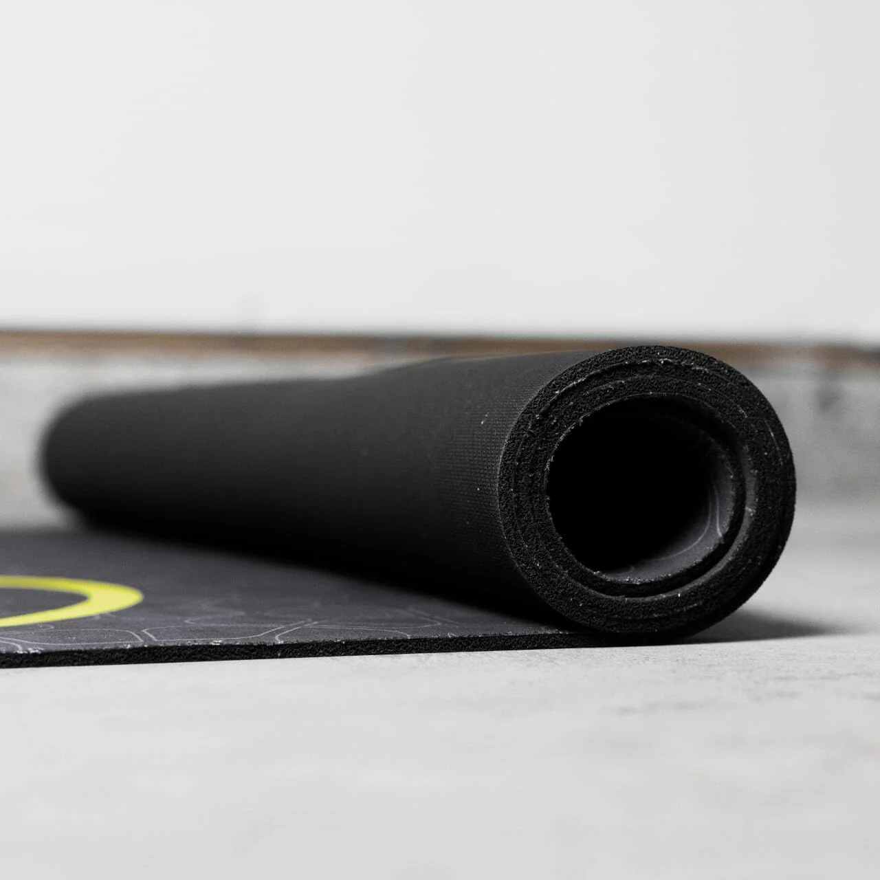 YBell 111cm Exercise Mat Workout Home Gym Fitness Yoga/HIIT Non-Slip Pad Black - Image 3